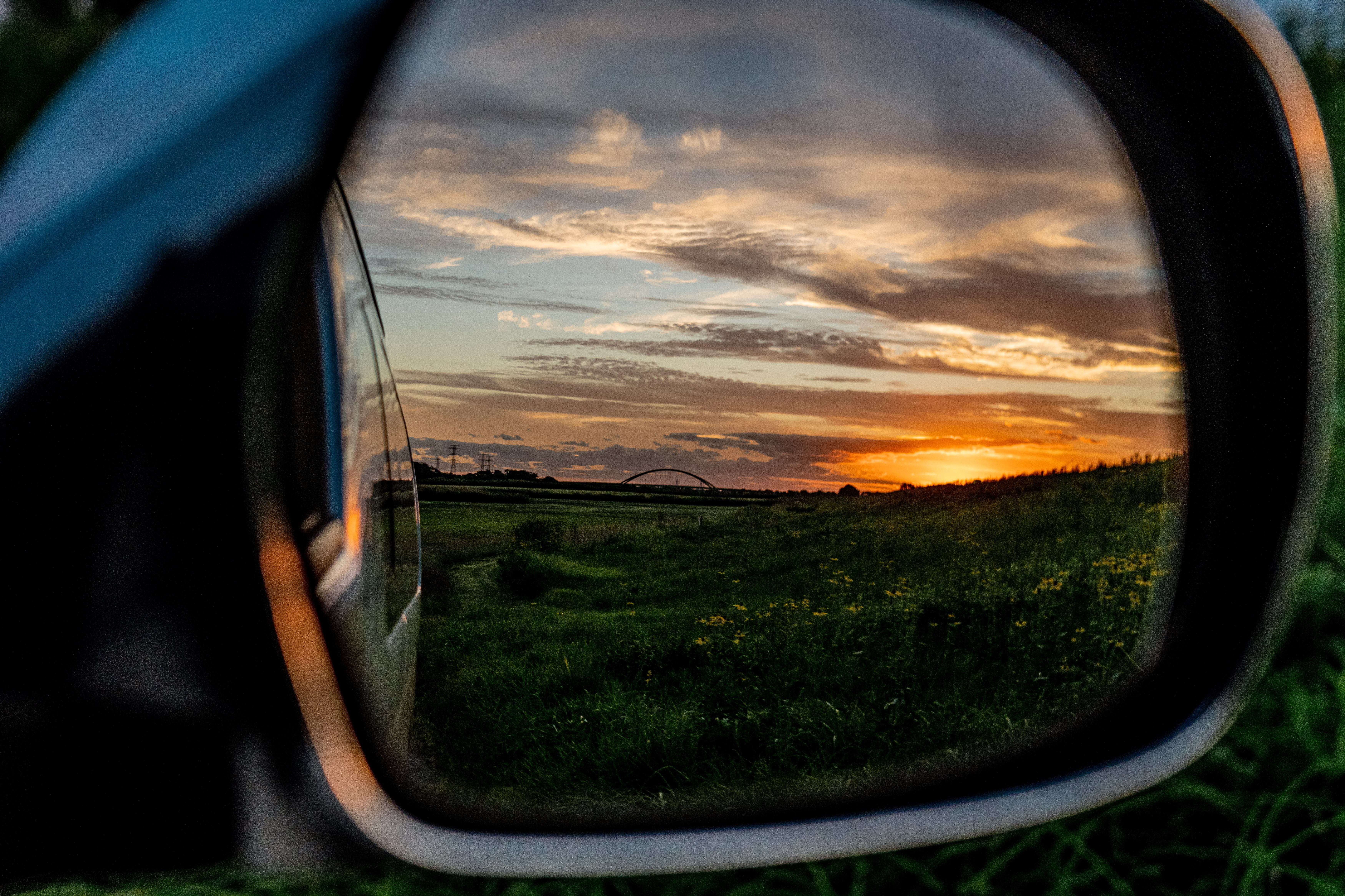 南幌の夕焼けと車